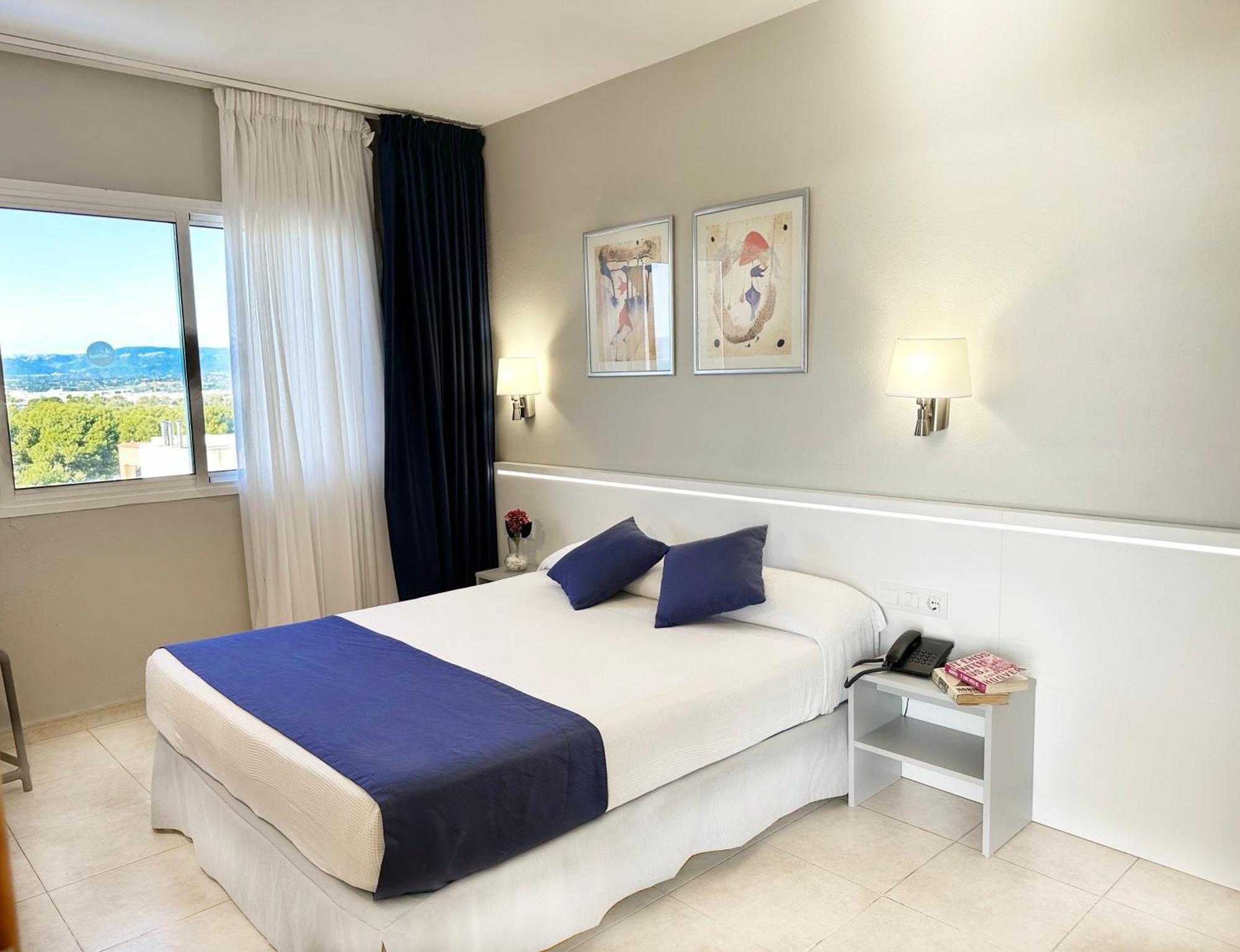 Two-Bedroom Apartment Sea View,1541217349:JPEG